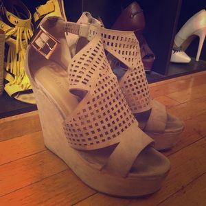 Nude wedges